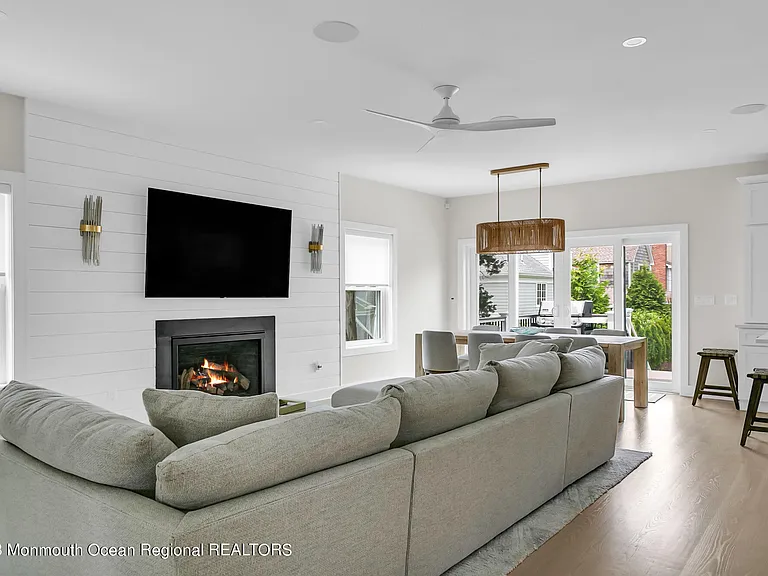 516 Club Dr — Photo 8