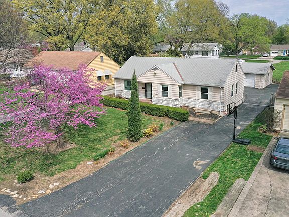 3rd image of 8015 Ward Parkway Plz