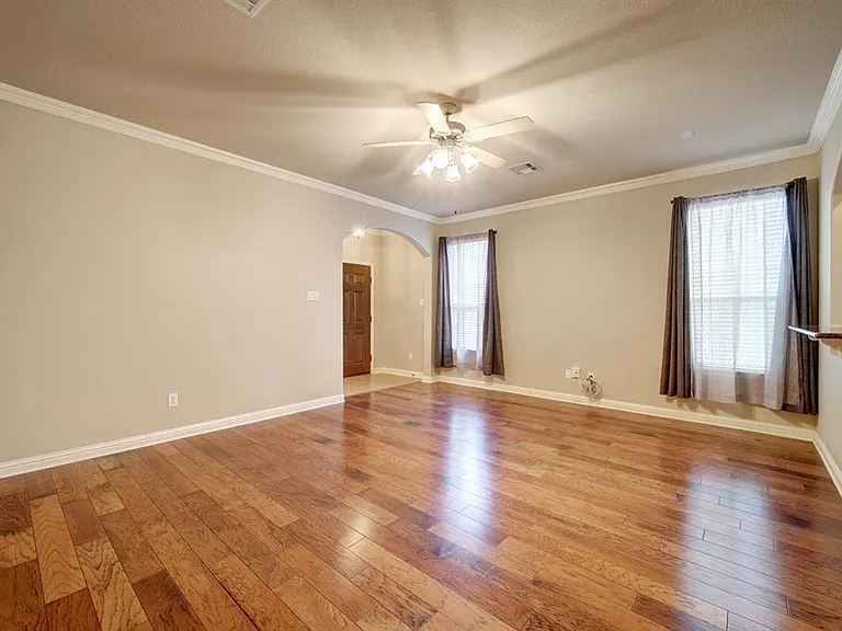 1696 Stonehaven Ln — Photo 6