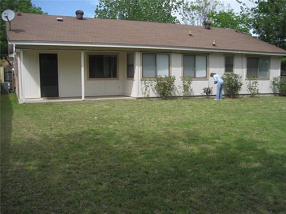 3rd image of 5749 Sea Breeze Ln