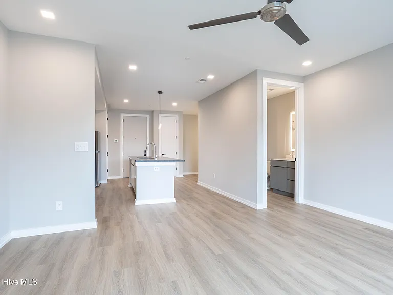 607 N 11th St #206 — Photo 3