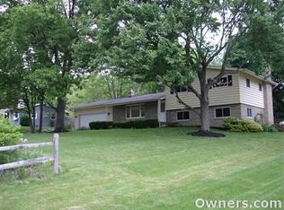 3833 Leewood Dr, Stow, OH 44224