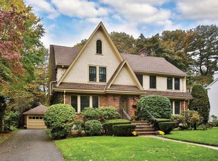 20 Locksley Rd, Newton, MA 02459