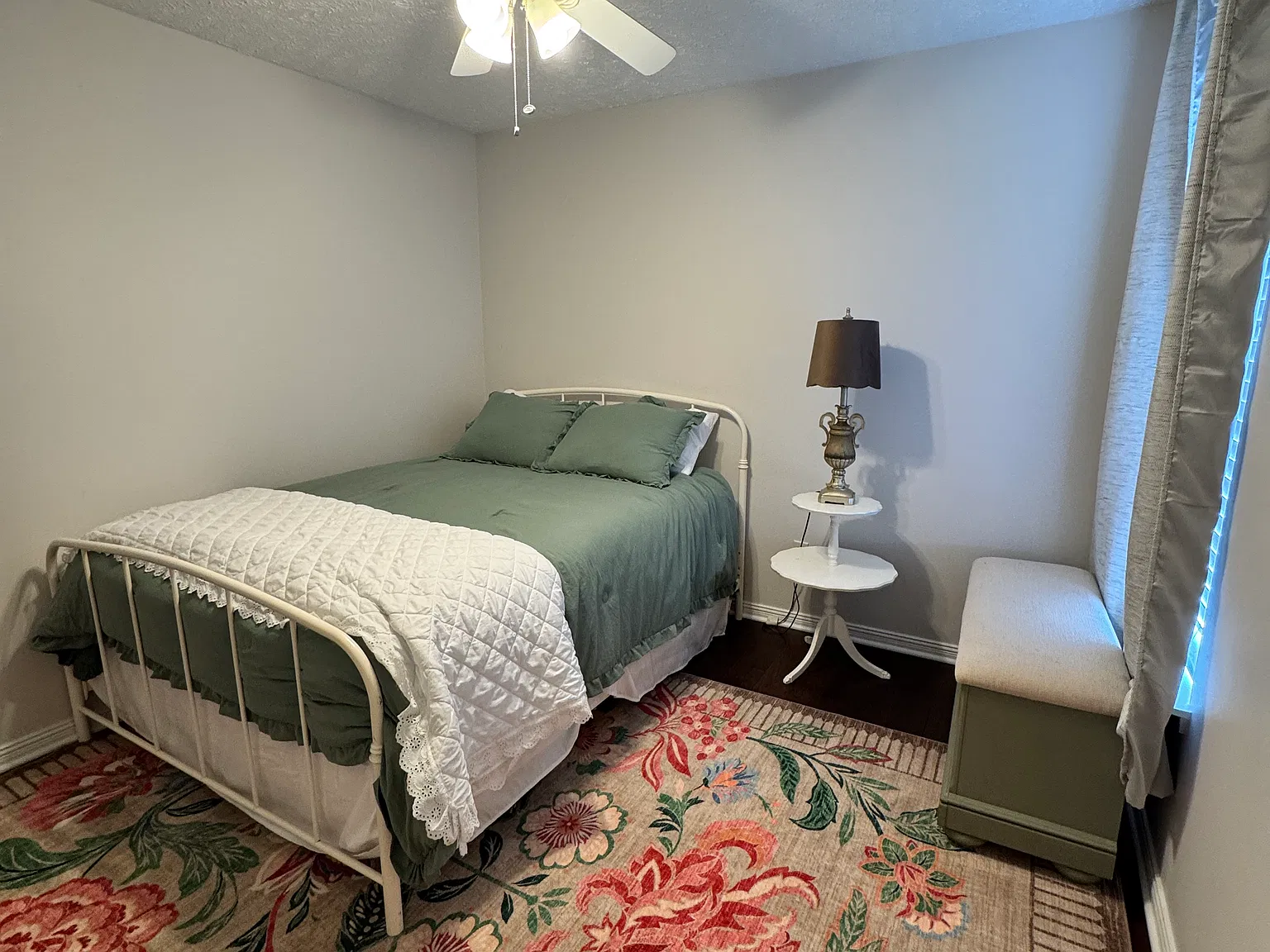 3 bed, 2.5 bath, 1636 sqft, $4,000 — Photo 3