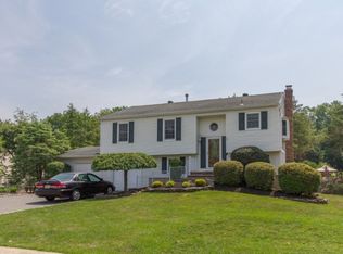 2 Fountain Dr, Somerset, NJ 08873