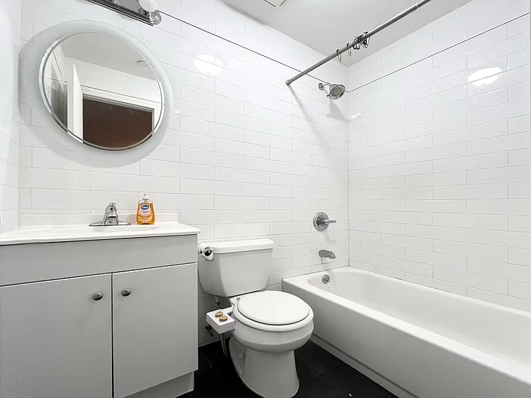 611 Grand St #1B — Photo 8