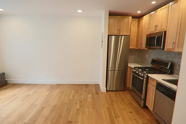 Rented by PMG Real Estate  | media 20