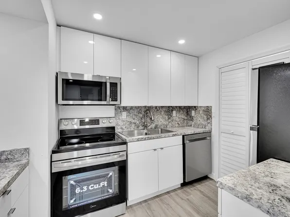 20730 NE 4th Pl APT 201, Miami, FL 33179