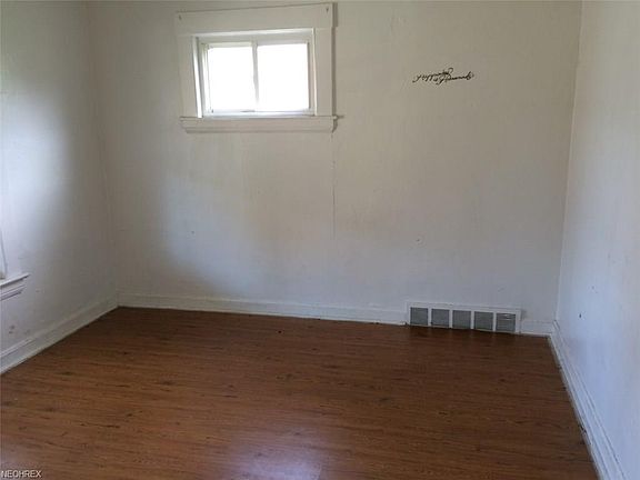 2nd image of 1820 Windermere St