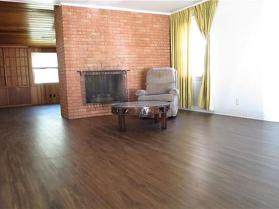 Spacious living room