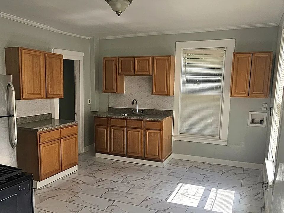 1st image of 611 Elm St #B