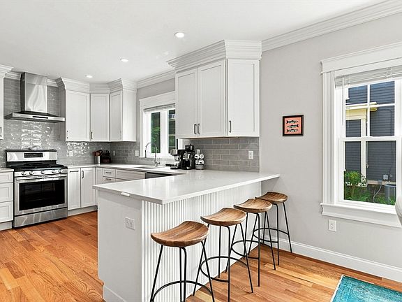 3rd image of 1080 Adams St #1