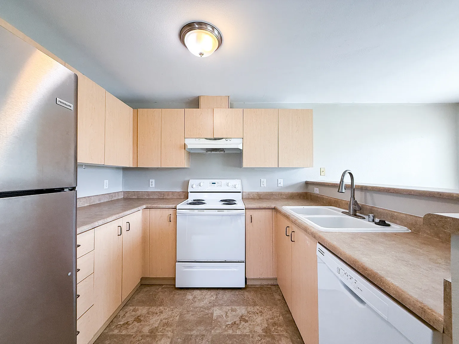 5200 Roosevelt Way NE — Photo 2