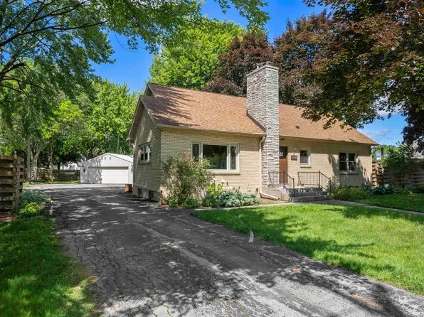 1024 Oneida St, Menasha, WI 54952
