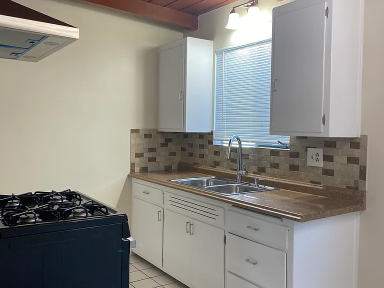 2316 S Carmelina Ave #2316 — Photo 9