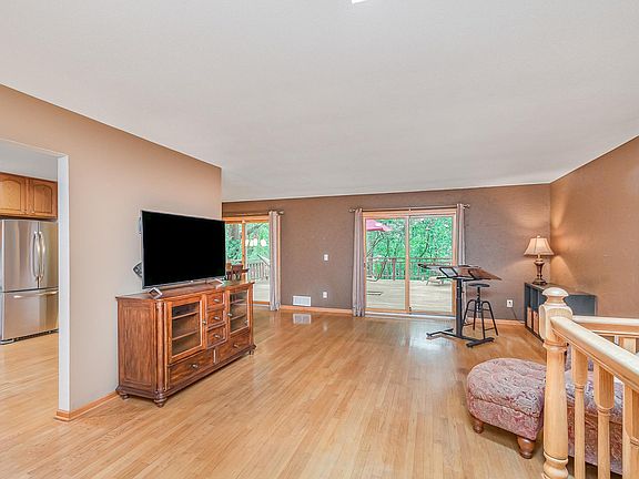 3rd image of 12813 Woodview Ct