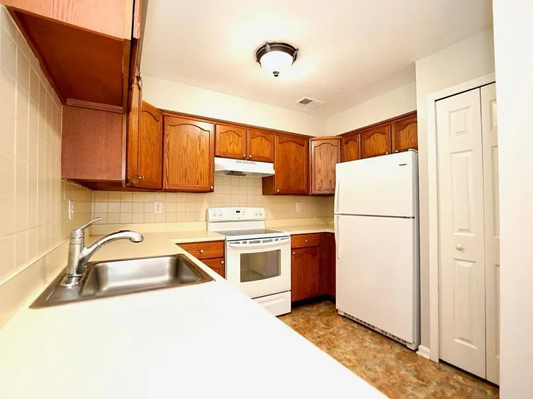 5630 Ringwood Dr #F — Photo 2