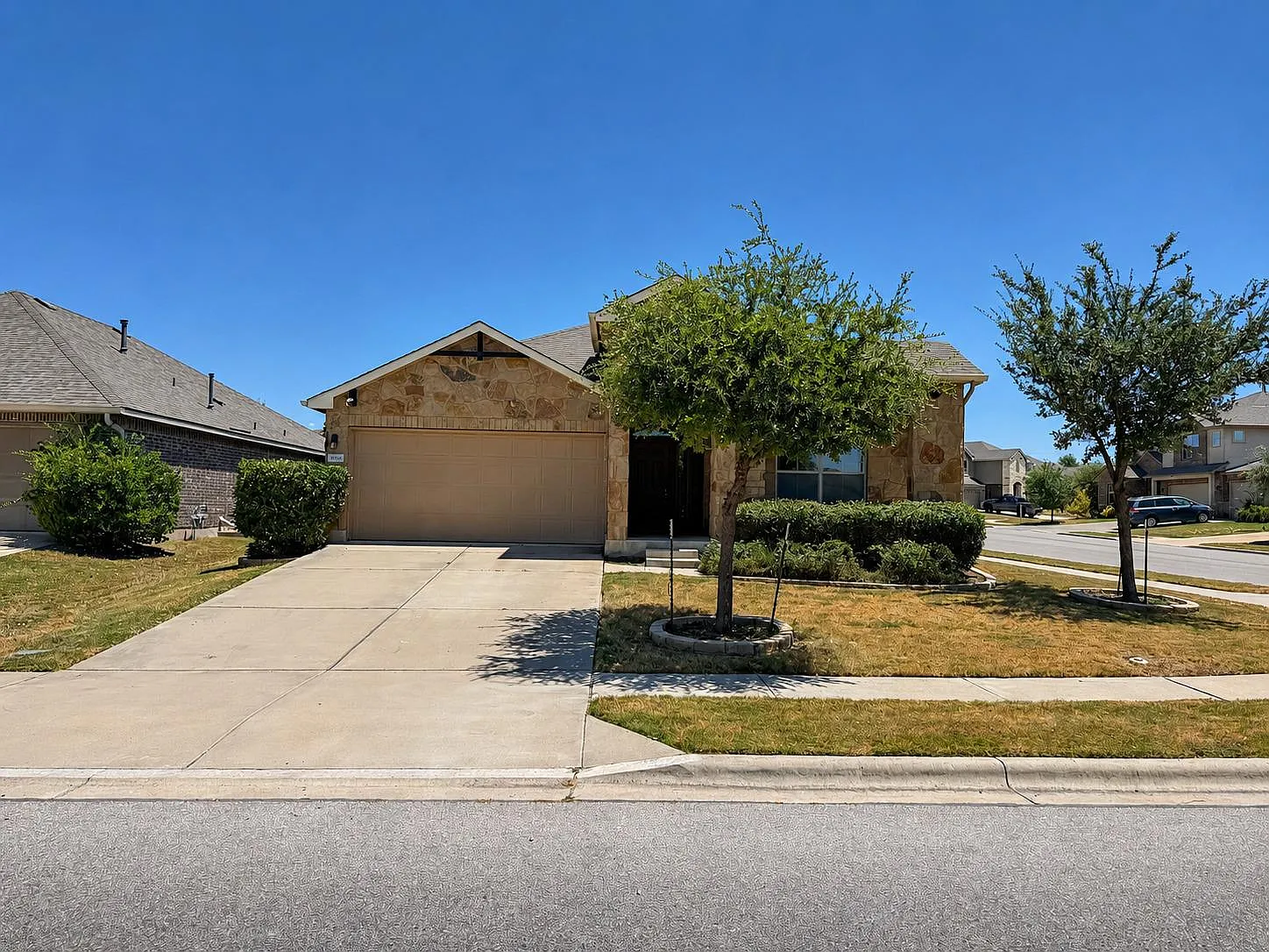 3 bed, 2.0 bath, 1683 sqft, $2,100 — Photo 2