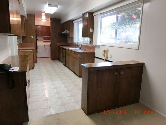 3rd image of 1500 Pebble Vale St
