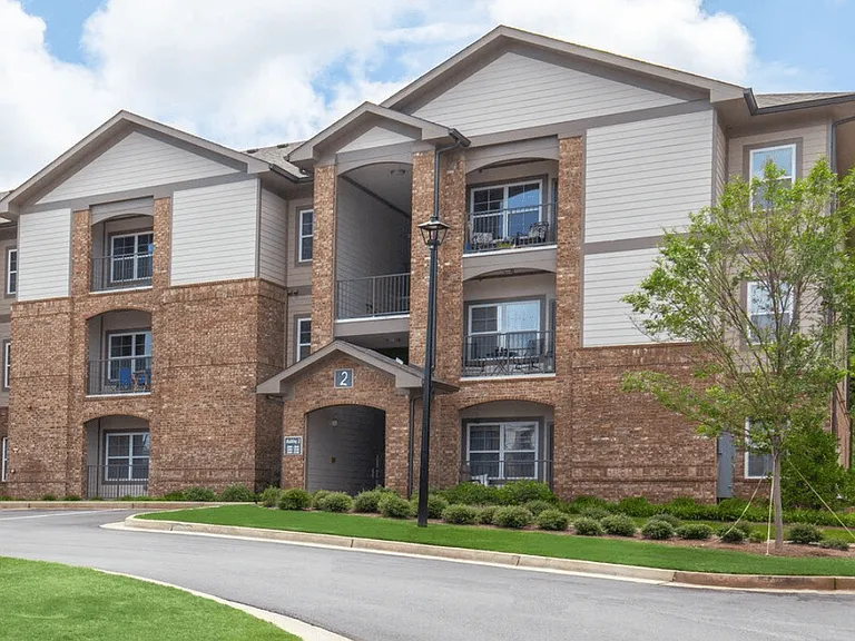 One White Oak Apartments — Photo 15