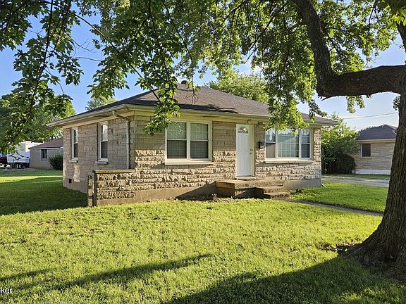 3rd image of 2202 Crums Ln