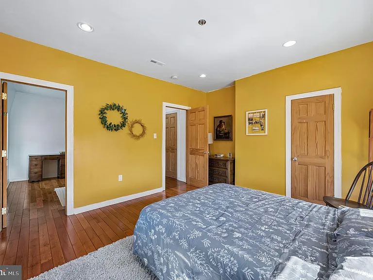 229 W Hansberry St — Photo 27
