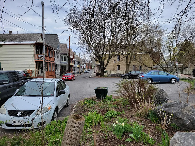 19 Ingersoll Ave #2 — Photo 5