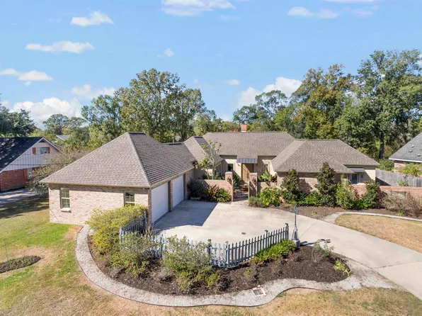 1047 E Lakeview Dr, Baton Rouge, LA 70810
