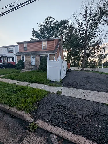 1029 E Blancke St Photo 1