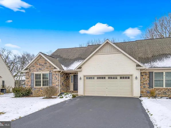 5315 Oak Leaf Dr, Mount Joy, PA 17552