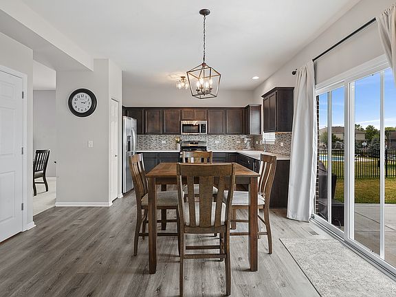 4th image of 2992 Foxwood Dr
