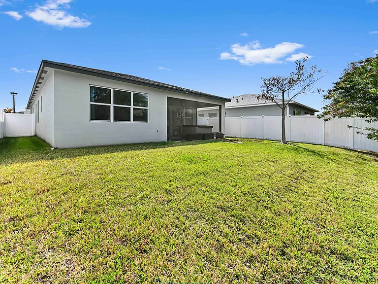 11381 SW Lyra Dr — Photo 3