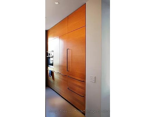 Sold by Aclawrence | media 5