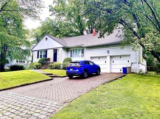20 Robert Dr, New Rochelle, NY 10804