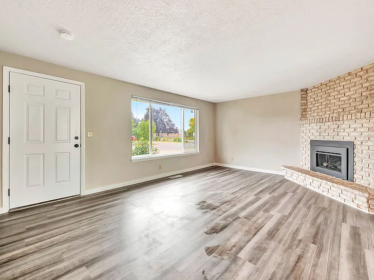 Savage / Ellis Duplex — Photo 15