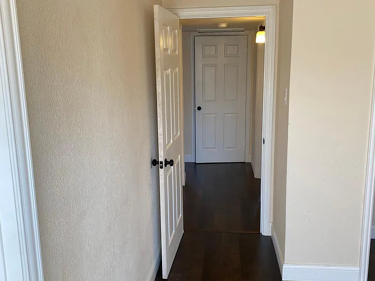 2421 Lakeview Cir — Photo 11