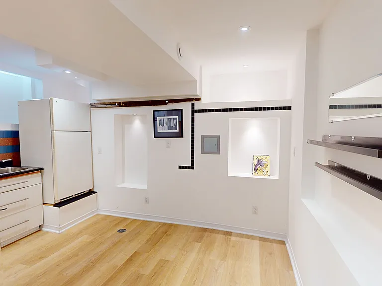 175 Harbord St — Photo 2