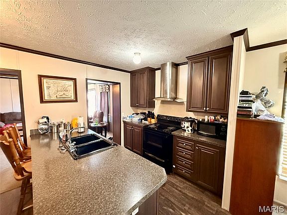 4th image of 106 W Railroad St