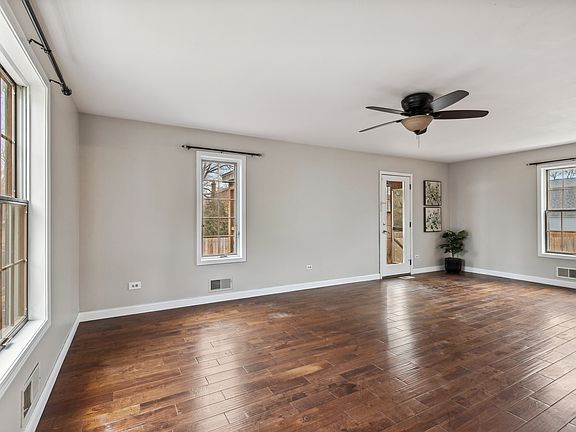 4th image of 149 Burton St