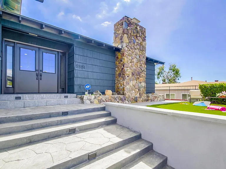 Enter our fancy and modern entryway w/ a well-maintained lawn just steps away