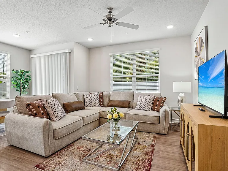Lake Tavares Apartments — Photo 14