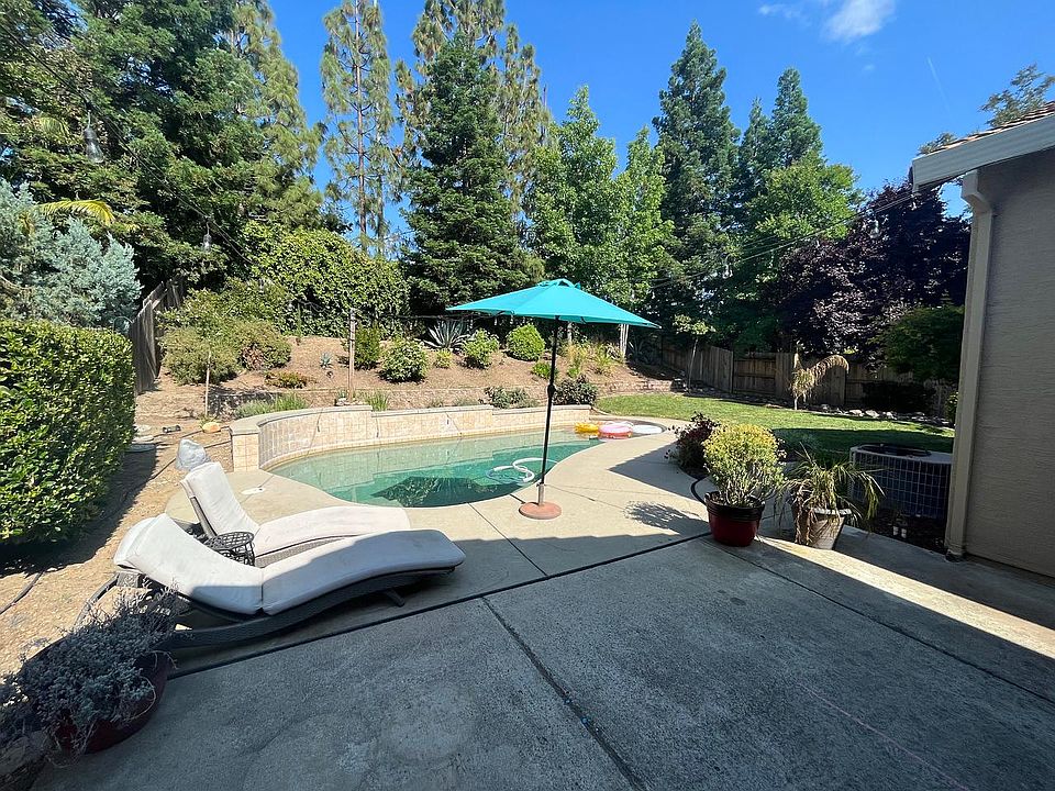 1st image of 484 Cerro Park Ct