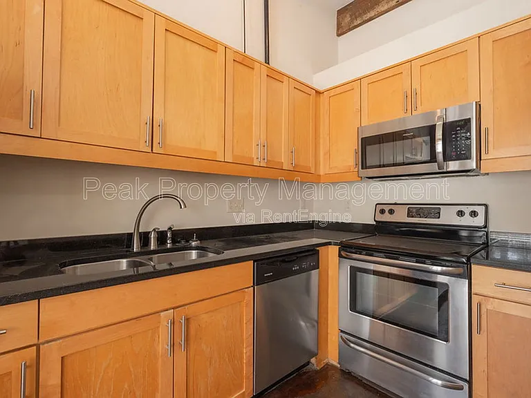 301 Dunlop St N — Photo 12