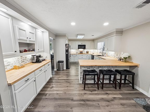 4th image of 1329 Pine Glen Cir