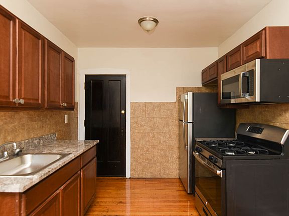 2nd image of 4103 W Belmont Ave #3