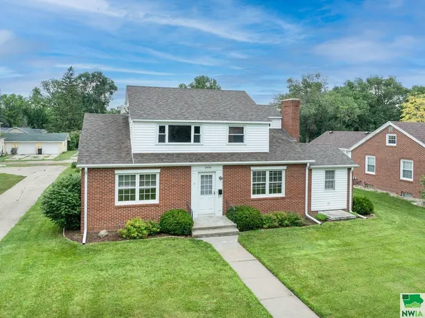 1406 Iowa Ave, Onawa, IA 51040