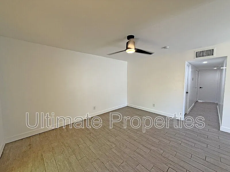 3 bed, 1.5 bath, 966 sqft, $1,945 — Photo 4