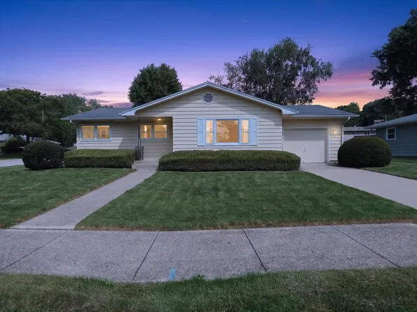 2016 Moreland Dr, Janesville, WI 53548