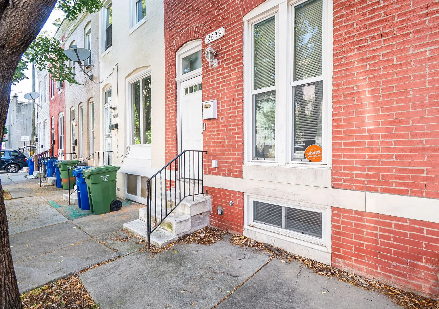 Renovated 3-Bedroom Townhome with Central Air, Updated Kitchen & Fenced Backyard — Photo 4