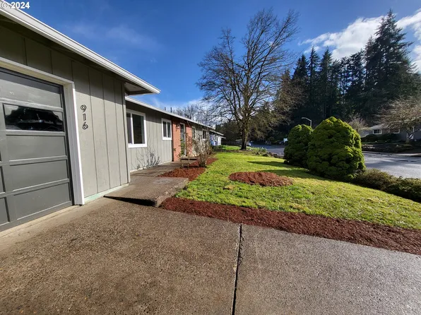 916 S R St, Cottage Grove, OR 97424